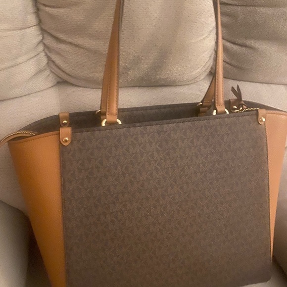 NEW AUTHENTIC Michael Kors tote - Picture 4 of 12